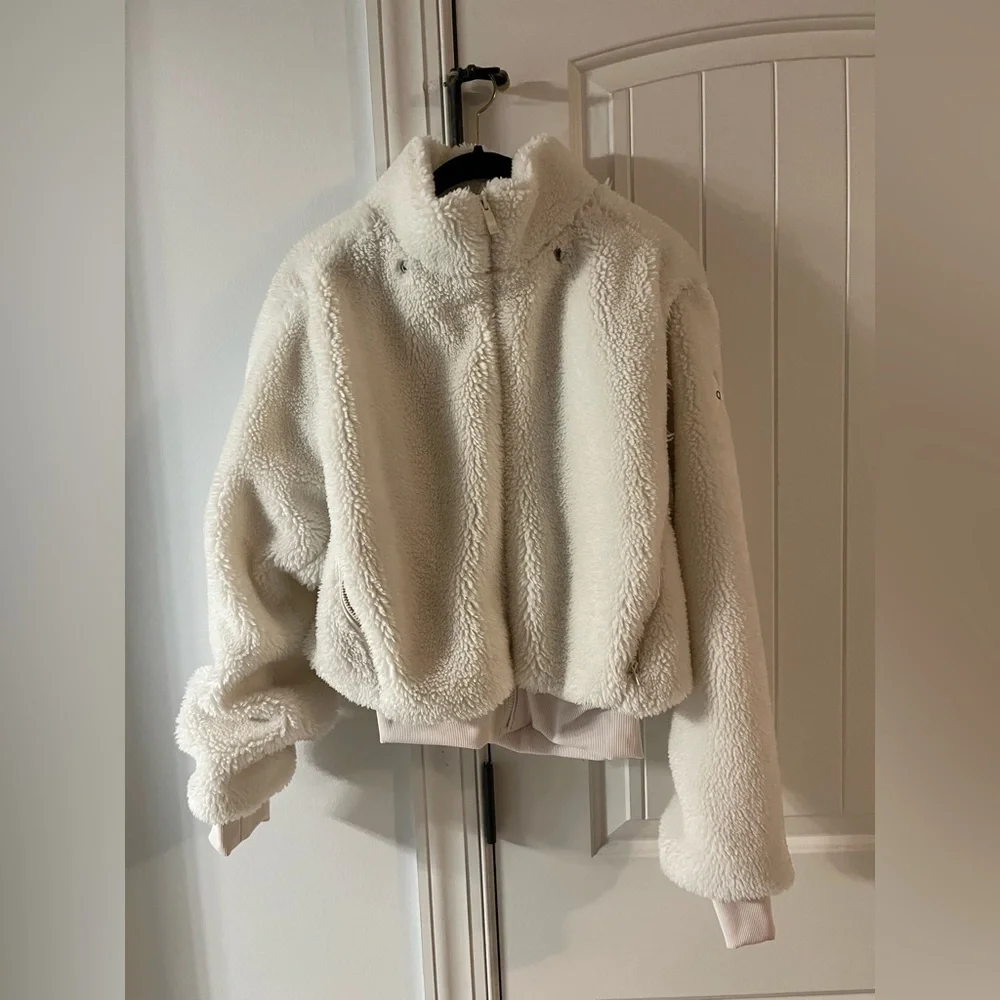 SOLD ALO Yoga Sherpa jacket S - Picture 3 of 8